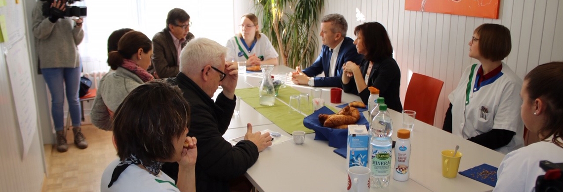 Gesundheitschefin Heidi Hanselmann besucht am Tag der Kranken Mitarbeitende der Spitex.